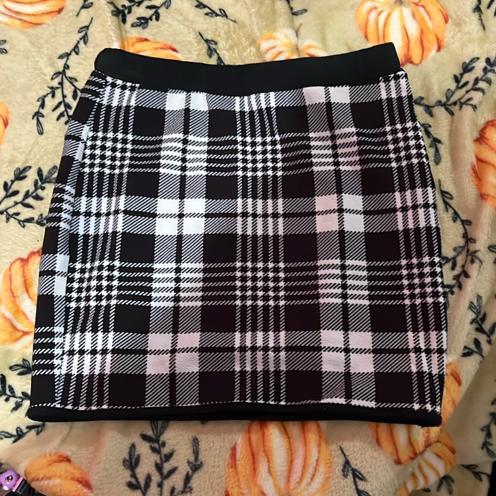 plaid skirt black and white